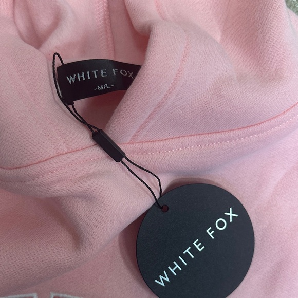 White Fox Boutique Pink Hoodie Sweatshirt NWT - Picture 2 of 3